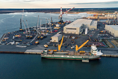 Port of Toledo adds third mobile harbour crane