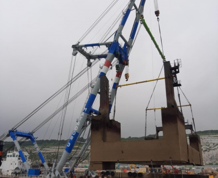 Modulift’s ‘beast of a beam’ debuts in Dover