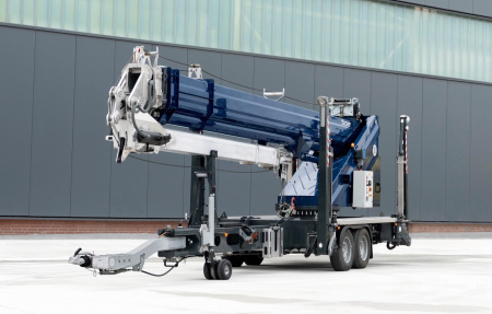 Böcker AHK 36e: First battery operated trailer crane with 230 V charging technology