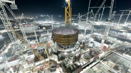 World’s biggest crane keeps Hinkley power station project on track 