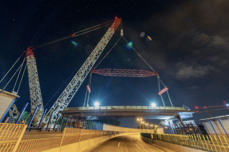 Mammoet deploys huge crawler crane for Vienna bridge removal